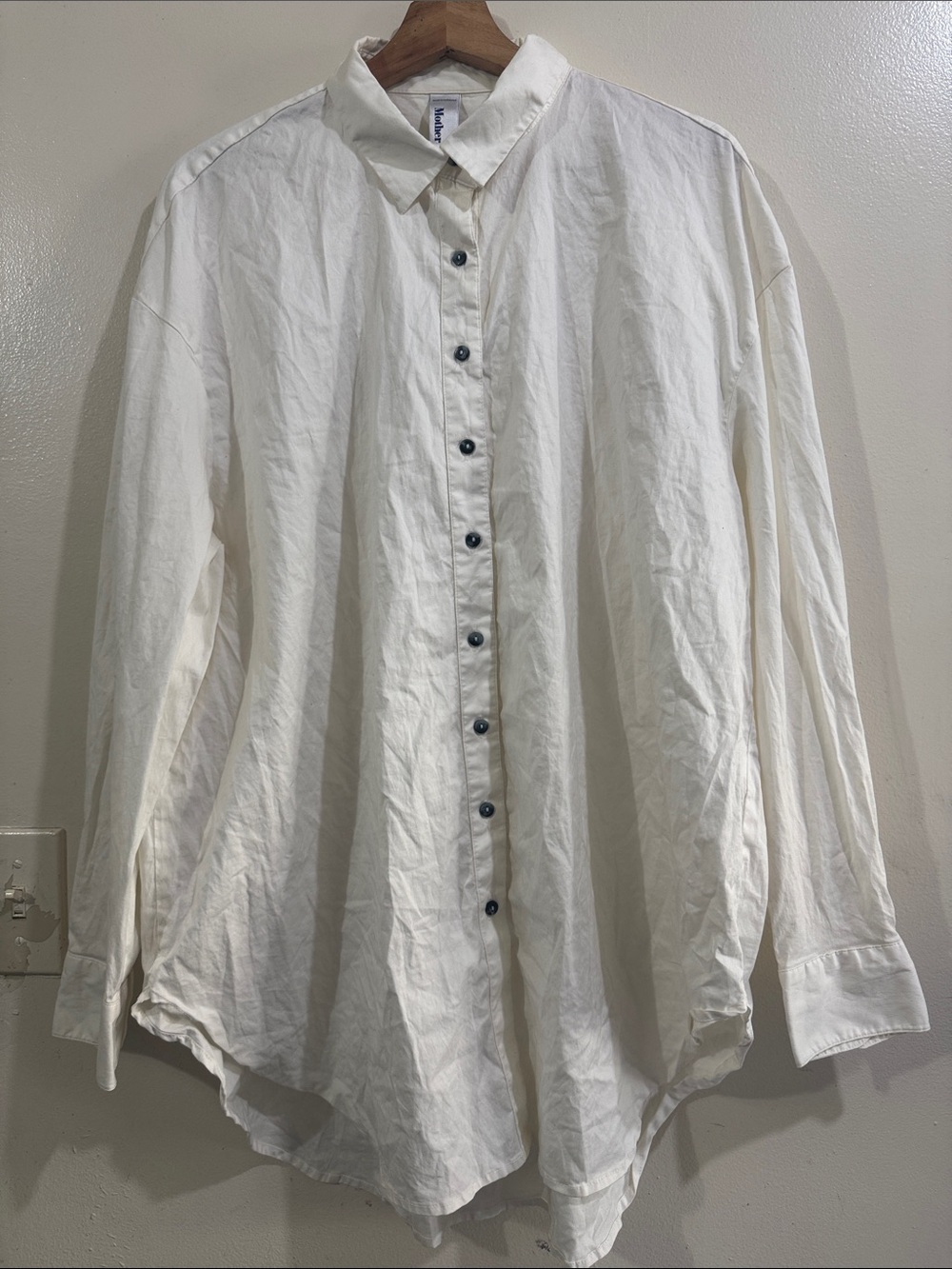 Mother Oxford Classic White Button-Down Shirt with Contrast Buttons